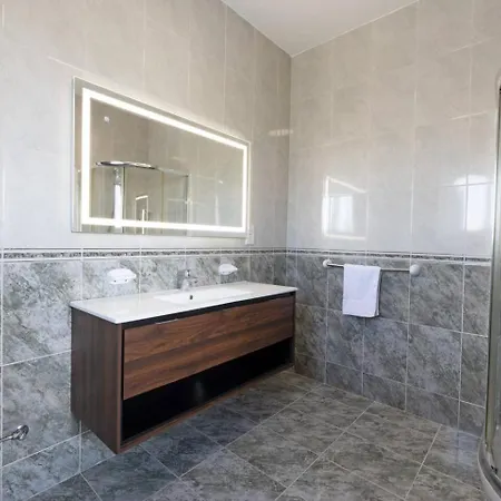 Lorella - Private Pool, Jacuzzi By Homely 梅利哈