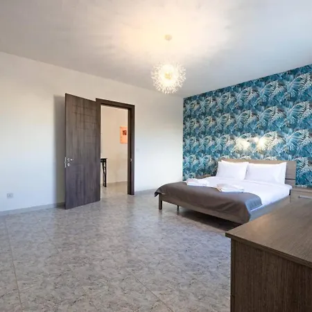 Lorella - Private Pool, Jacuzzi By Homely * 梅利哈