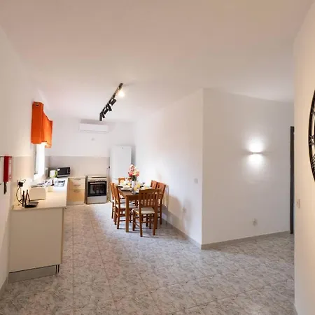 Lorella - Private Pool, Jacuzzi By Homely