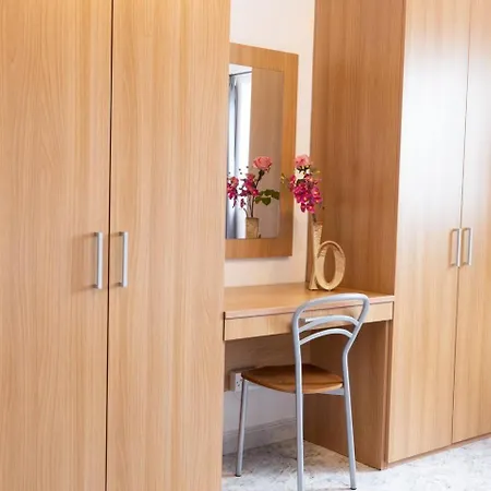 Case de vacanță Lorella - Private Pool, Jacuzzi By Homely *