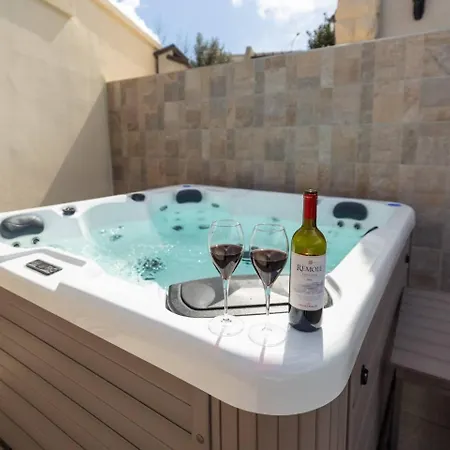 Lorella - Private Pool, Jacuzzi By Homely Vakantiehuis *