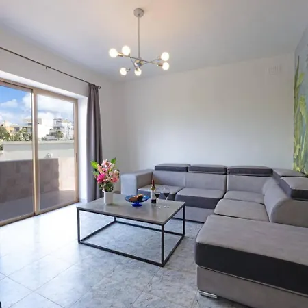 Lorella - Private Pool, Jacuzzi By Homely * Mellieħa