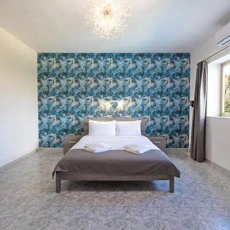 Lorella - Private Pool, Jacuzzi By Homely