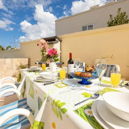 Lorella - Private Pool, Jacuzzi By Homely * Mellieħa