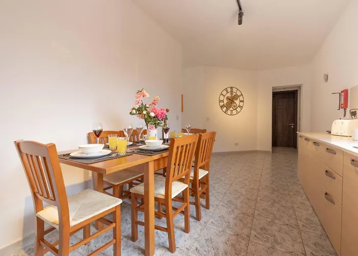 Lorella - Private Pool, Jacuzzi By Homely Holiday home