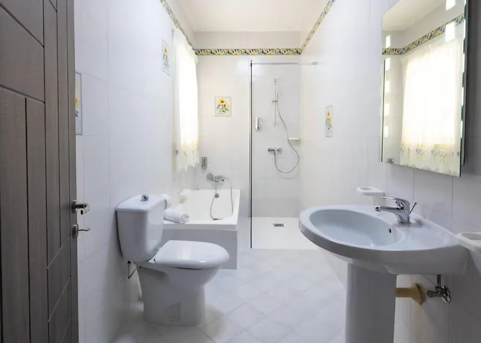 Nyaraló Lorella - Private Pool, Jacuzzi By Homely Mellieħa