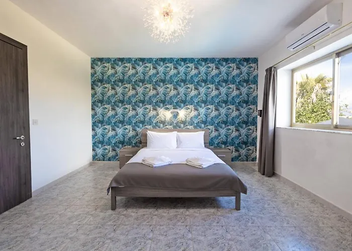 Lorella - Private Pool, Jacuzzi By Homely