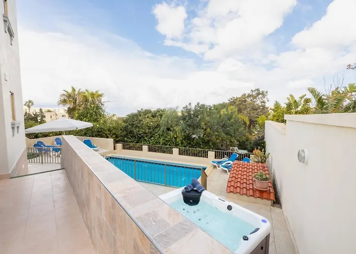 Lorella - Private Pool, Jacuzzi By Homely Nyaraló