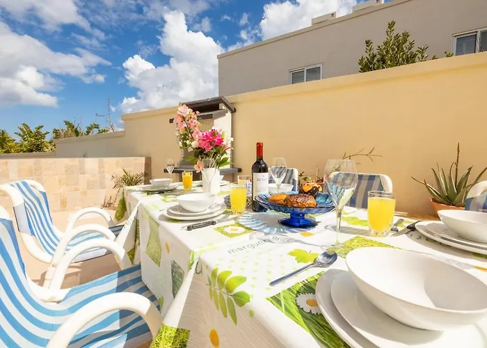 Lorella - Private Pool, Jacuzzi By Homely * Mellieħa